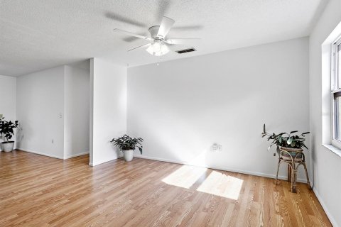 Villa ou maison à vendre à Sarasota, Floride: 3 chambres, 137.5 m2 № 2400090 - photo 4