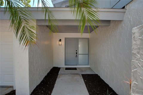 House in Palm Harbor, Florida 4 bedrooms, 197.51 sq.m. № 2219044 - photo 3