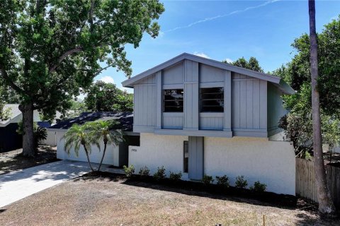 House in Palm Harbor, Florida 4 bedrooms, 197.51 sq.m. № 2219044 - photo 2