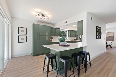 House in Palm Harbor, Florida 4 bedrooms, 197.51 sq.m. № 2219044 - photo 7