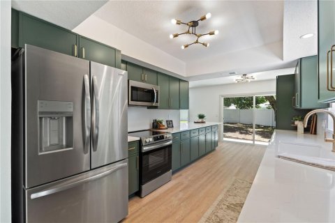 House in Palm Harbor, Florida 4 bedrooms, 197.51 sq.m. № 2219044 - photo 8