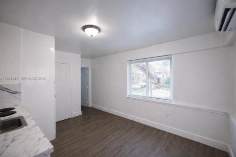 Apartamento en alquiler en Miami, Florida № 2026769 - foto 5