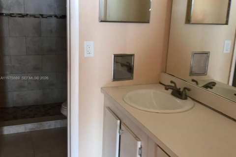 Condo in North Miami Beach, Florida, 1 bedroom  № 2044011 - photo 7