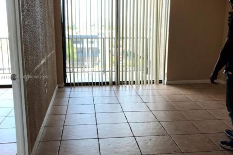 Condo in North Miami Beach, Florida, 1 bedroom  № 2044011