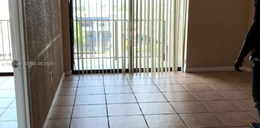 Condo in North Miami Beach, Florida, 1 bedroom  № 2044011