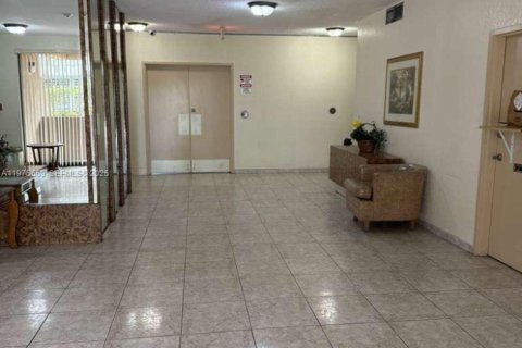 Condo in North Miami Beach, Florida, 1 bedroom  № 2044011 - photo 8