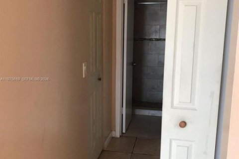 Condo in North Miami Beach, Florida, 1 bedroom  № 2044011 - photo 6