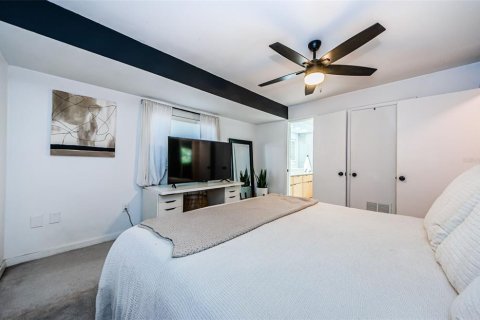 House in Saint Petersburg, Florida 2 bedrooms, 111.11 sq.m. № 1636883 - photo 11