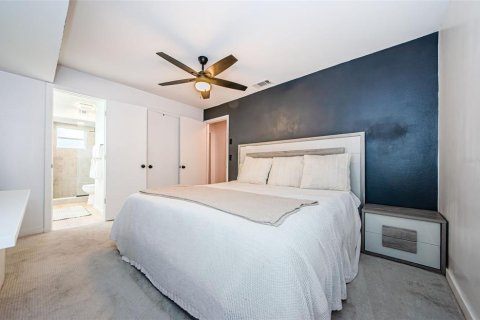 House in Saint Petersburg, Florida 2 bedrooms, 111.11 sq.m. № 1636883 - photo 10