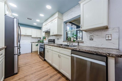 House in Saint Petersburg, Florida 2 bedrooms, 111.11 sq.m. № 1636883 - photo 4