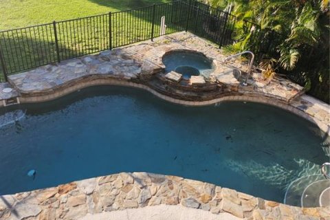 House in Port Charlotte, Florida 5 bedrooms, 361.67 sq.m. № 1901270 - photo 29