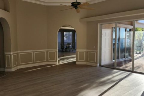 House in Port Charlotte, Florida 5 bedrooms, 361.67 sq.m. № 1901270 - photo 6