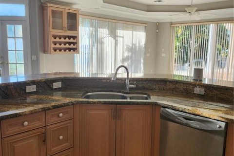 House in Port Charlotte, Florida 5 bedrooms, 361.67 sq.m. № 1901270 - photo 11