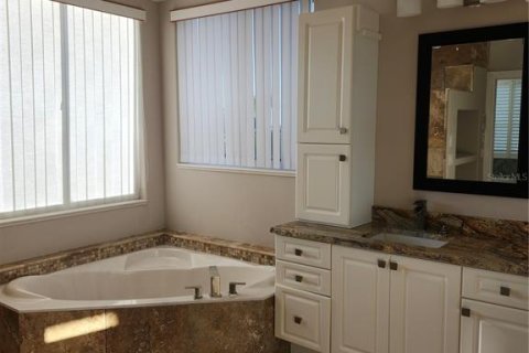 House in Port Charlotte, Florida 5 bedrooms, 361.67 sq.m. № 1901270 - photo 24