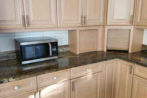 House in Port Charlotte, Florida 5 bedrooms, 361.67 sq.m. № 1901270 - photo 13