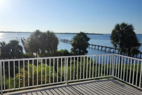 House in Port Charlotte, Florida 5 bedrooms, 361.67 sq.m. № 1901270 - photo 18