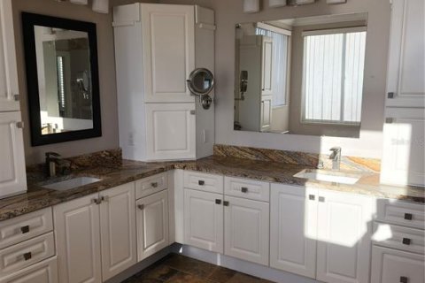 House in Port Charlotte, Florida 5 bedrooms, 361.67 sq.m. № 1901270 - photo 23