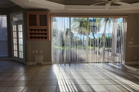 House in Port Charlotte, Florida 5 bedrooms, 361.67 sq.m. № 1901270 - photo 7