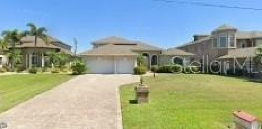 Villa ou maison à Port Charlotte, Floride 5 chambres, 361.67 m2 № 1901270