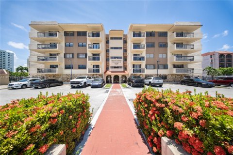 Condominio en venta en Miami, Florida, 2 dormitorios, 78.78 m2 № 1782026 - foto 1