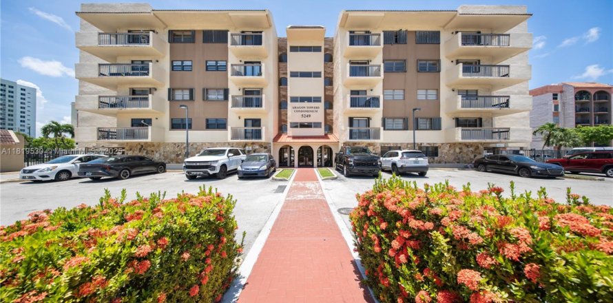 Condominio en Miami, Florida, 2 dormitorios  № 1782026