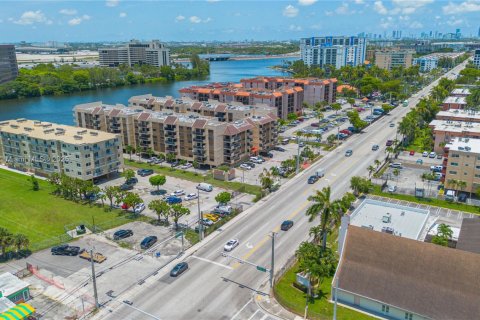 Condominio en venta en Miami, Florida, 2 dormitorios, 78.78 m2 № 1782026 - foto 23