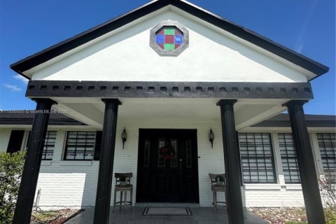 House in Belle Glade, Florida 5 bedrooms, 233.65 sq.m. № 1936043 - photo 10