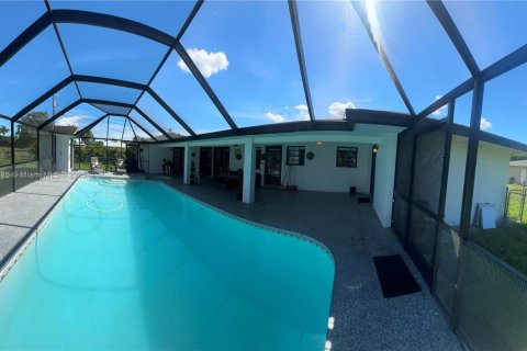 House in Belle Glade, Florida 5 bedrooms, 233.65 sq.m. № 1936043 - photo 30