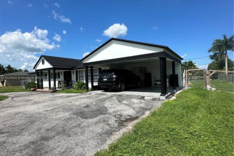 House in Belle Glade, Florida 5 bedrooms, 233.65 sq.m. № 1936043 - photo 8