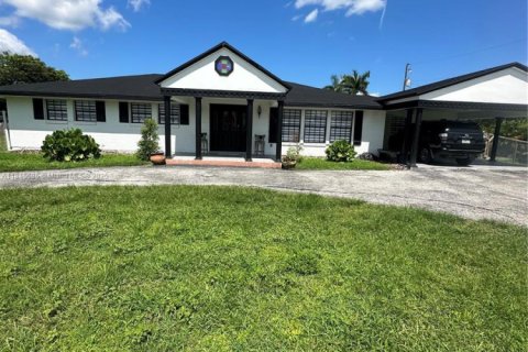House in Belle Glade, Florida 5 bedrooms, 233.65 sq.m. № 1936043 - photo 5