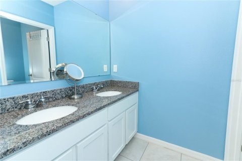 House in Deltona, Florida 5 bedrooms, 250.46 sq.m. № 1295652 - photo 30