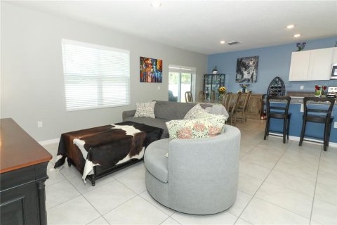 House in Deltona, Florida 5 bedrooms, 250.46 sq.m. № 1295652 - photo 12
