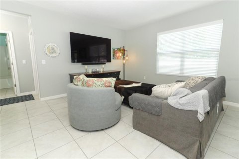 House in Deltona, Florida 5 bedrooms, 250.46 sq.m. № 1295652 - photo 14