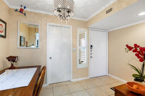 Condo in Saint Petersburg, Florida, 2 bedrooms № 2232520 - photo 6