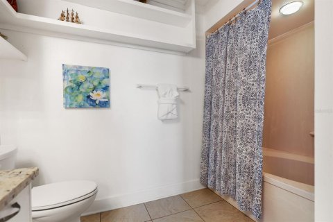 Condo in Saint Petersburg, Florida, 2 bedrooms № 2232520 - photo 30
