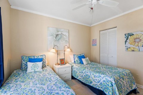 Condo in Saint Petersburg, Florida, 2 bedrooms № 2232520 - photo 16