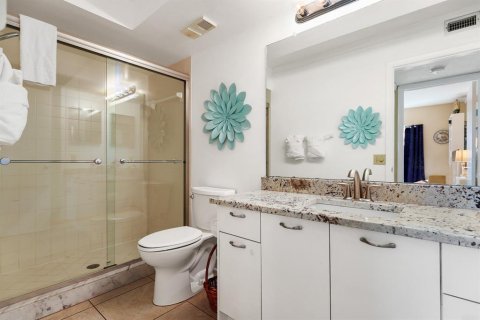 Condo in Saint Petersburg, Florida, 2 bedrooms № 2232520 - photo 17