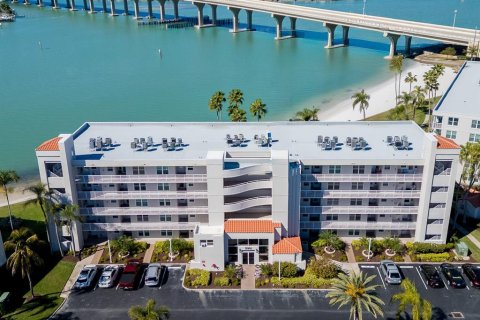 Condo in Saint Petersburg, Florida, 2 bedrooms № 2232520