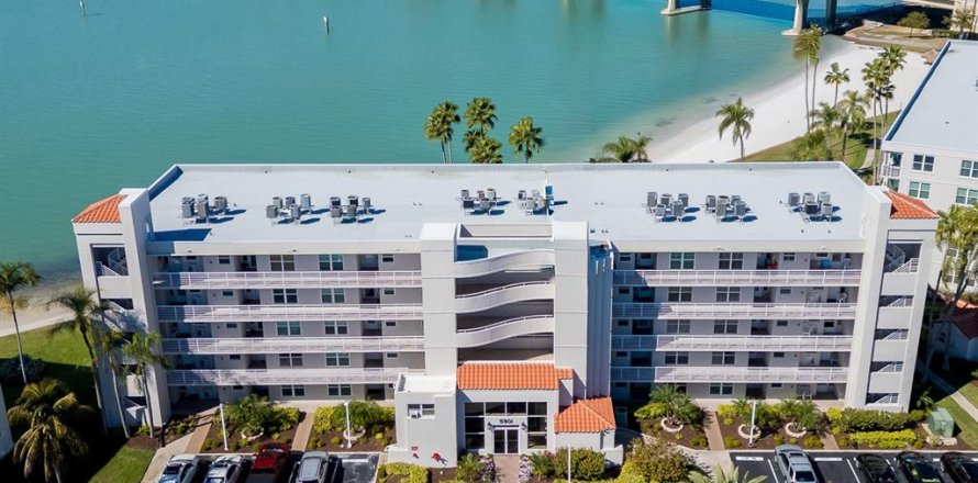 Condo in Saint Petersburg, Florida, 2 bedrooms № 2232520
