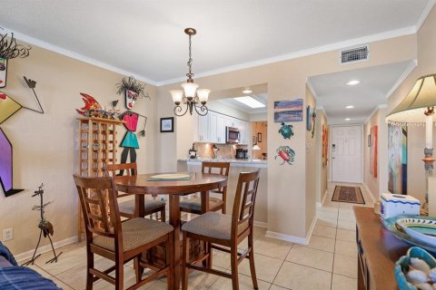 Condo in Saint Petersburg, Florida, 2 bedrooms № 2232520 - photo 20