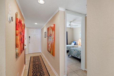 Condo in Saint Petersburg, Florida, 2 bedrooms № 2232520 - photo 14