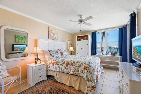 Condo in Saint Petersburg, Florida, 2 bedrooms № 2232520 - photo 25