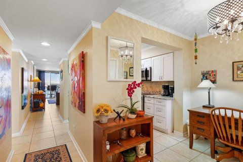 Condo in Saint Petersburg, Florida, 2 bedrooms № 2232520 - photo 8