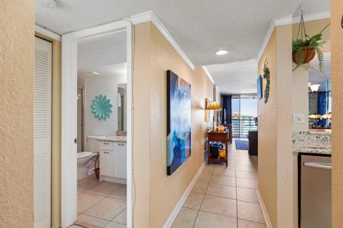 Condo in Saint Petersburg, Florida, 2 bedrooms № 2232520 - photo 18