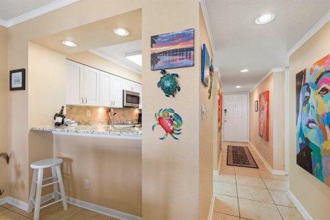 Condo in Saint Petersburg, Florida, 2 bedrooms № 2232520 - photo 19