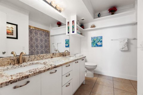 Condo in Saint Petersburg, Florida, 2 bedrooms № 2232520 - photo 28