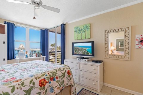 Condo in Saint Petersburg, Florida, 2 bedrooms № 2232520 - photo 26