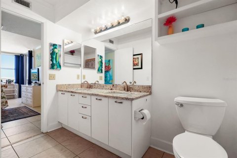 Condo in Saint Petersburg, Florida, 2 bedrooms № 2232520 - photo 29