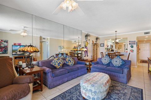 Condo in Saint Petersburg, Florida, 2 bedrooms № 2232520 - photo 23