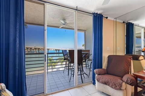 Condo in Saint Petersburg, Florida, 2 bedrooms № 2232520 - photo 24